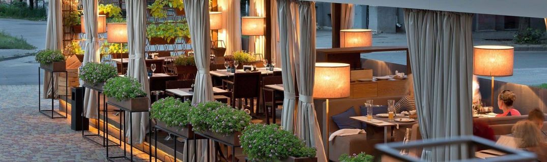 Особенности строительства террас для кафе и ресторанов