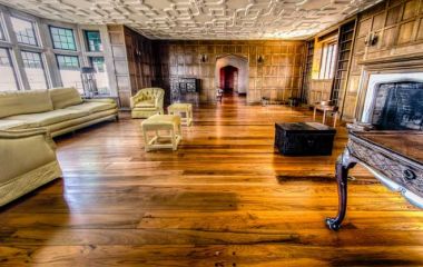 Паркет з тику. Про якості цієї деревини 