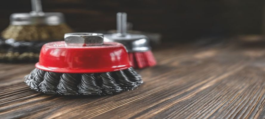 Що таке брашування і як роблять брашований паркет?