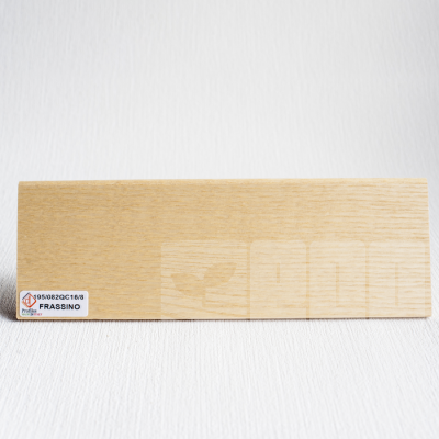 Плинтус на фанере со шпоном ясеня Frassino