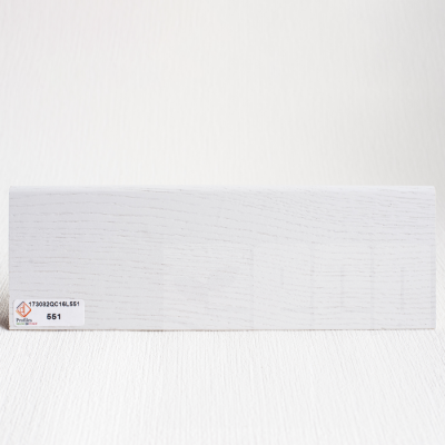 Плинтус на фанере со шпоном дуба 551