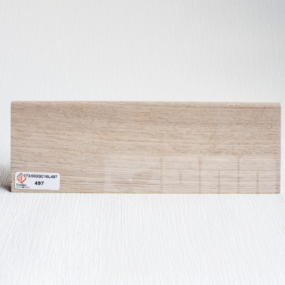 Плинтус на фанере со шпоном дуба 497