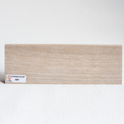 Плинтус на фанере со шпоном дуба 497