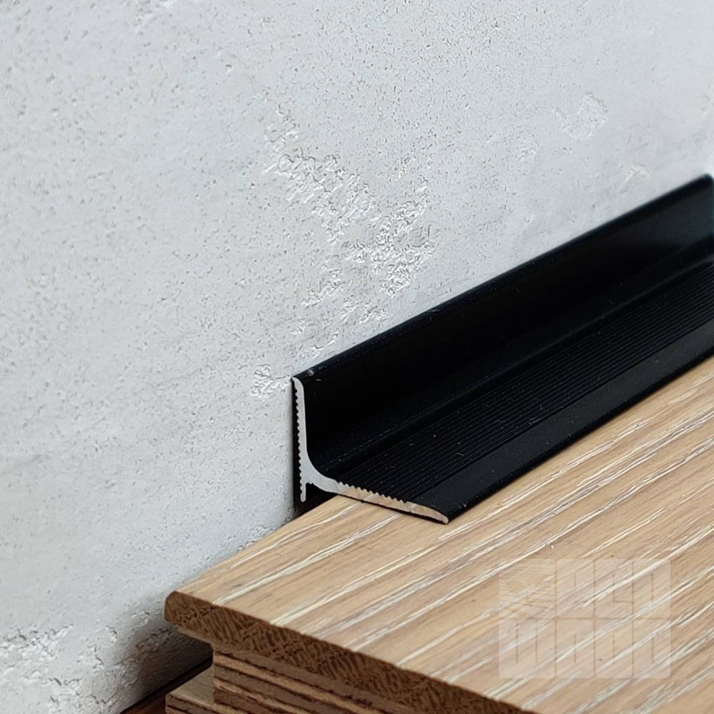 Плинтус алюминиевый "Антиплинтус" черный N1520 RAL 9005