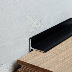 Плинтус алюминиевый "Антиплинтус" черный N1520 RAL 9005