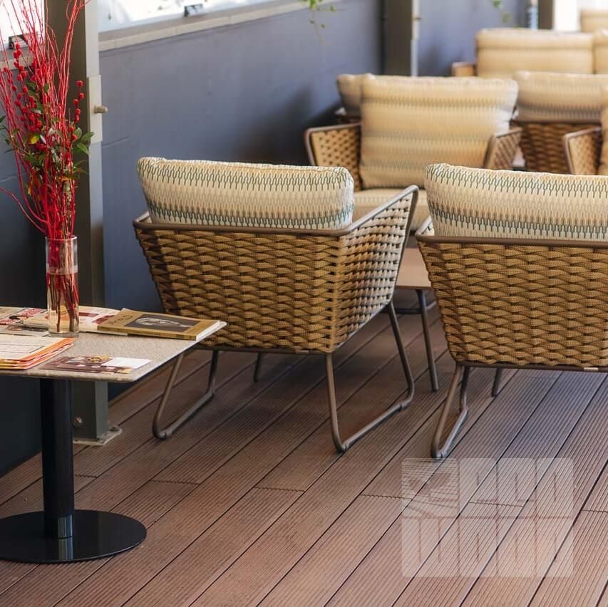 Літня тераса біля ресторану