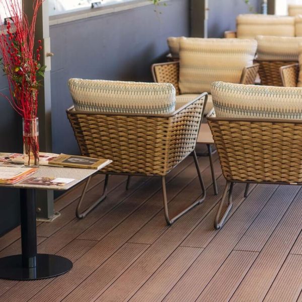 Літня тераса біля ресторану