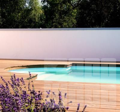 Тераса навколо басейну